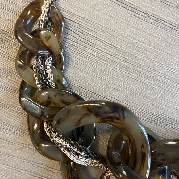 Adia Kibur Resin Link and Chain Necklace - Picture 8 of 10